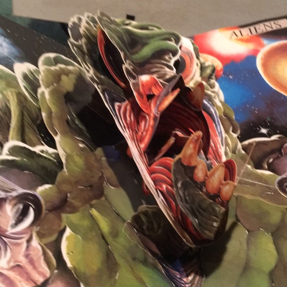 VTG 1991 “Beyond Belief” Hardcover Pop-up Book - Picture 4 of 6